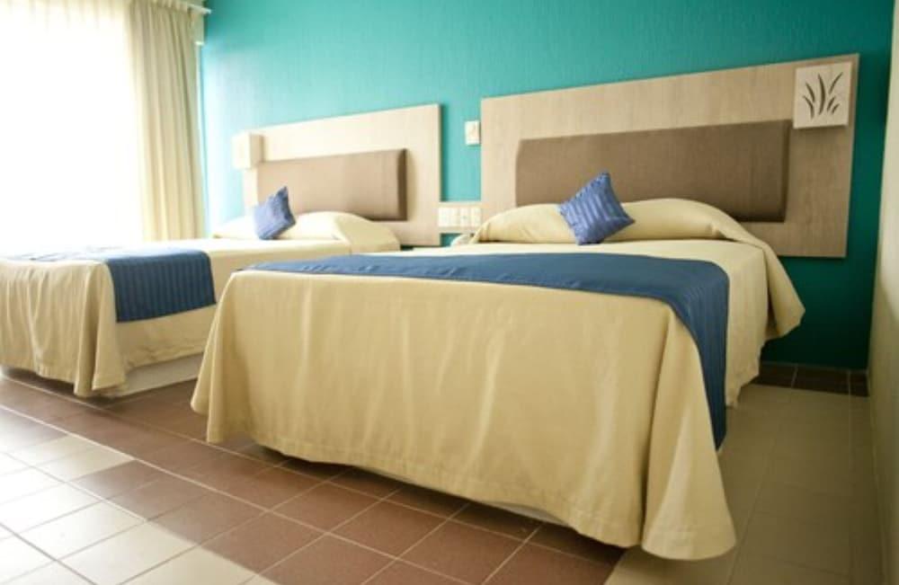 Hotel Plaza Palenque Bagian luar foto