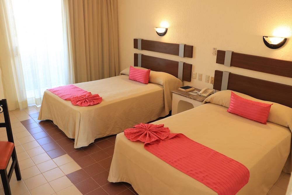 Hotel Plaza Palenque Bagian luar foto