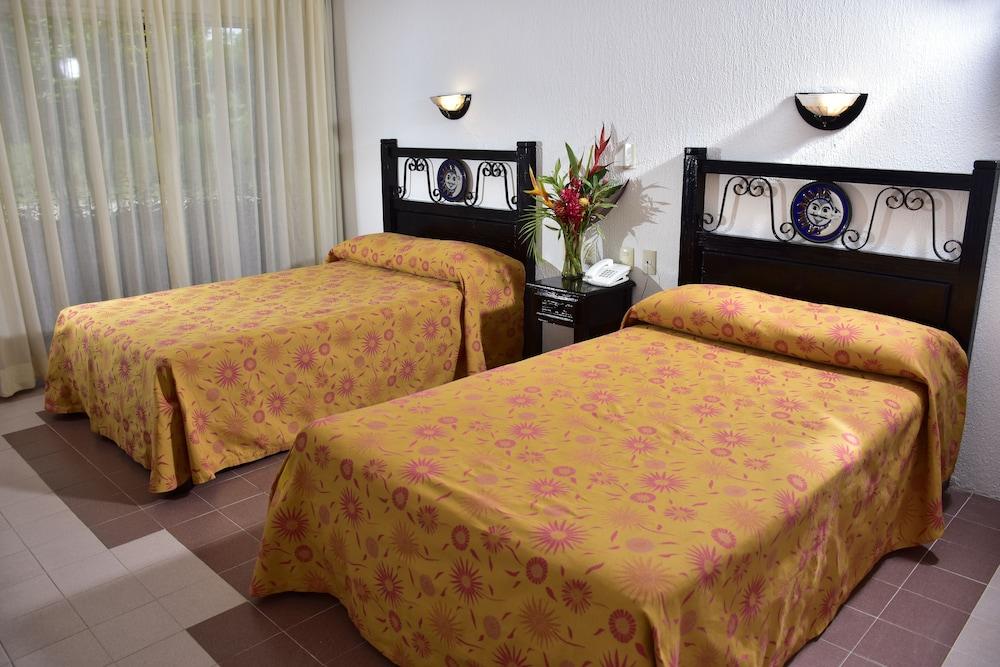 Hotel Plaza Palenque Bagian luar foto