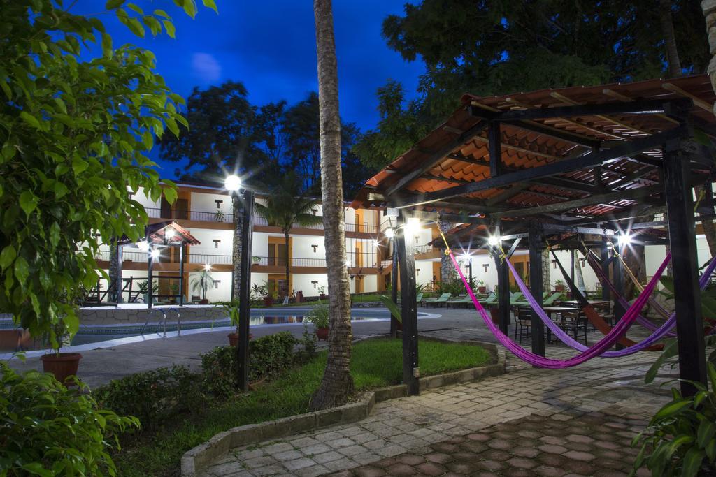 Hotel Plaza Palenque Bagian luar foto