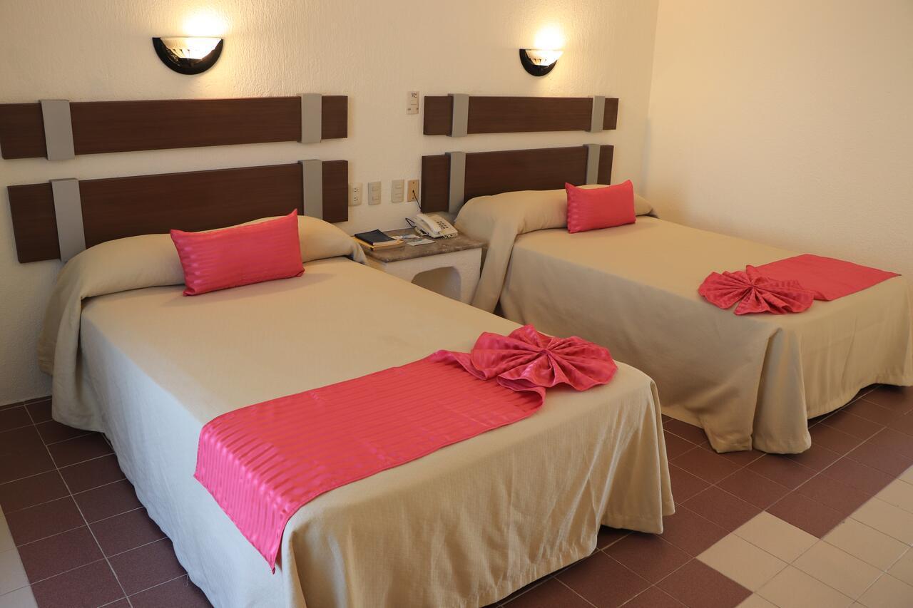 Hotel Plaza Palenque Bagian luar foto