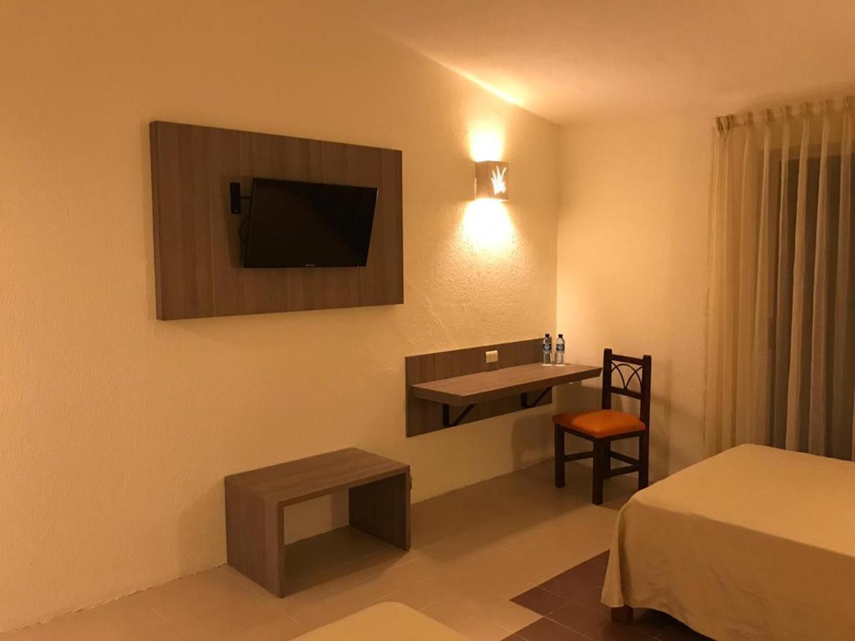 Hotel Plaza Palenque Bagian luar foto